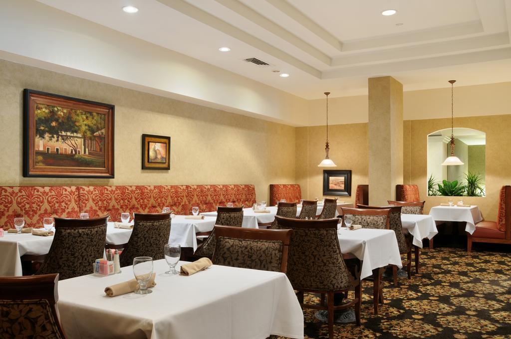 Ramada Plaza Hotel Columbus Restoran gambar